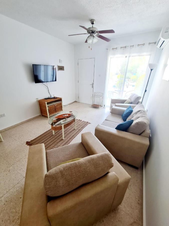 2 Bedroom Townhouse, Close To Paphos Harbour, Use Of Onsite Facilities Dış mekan fotoğraf