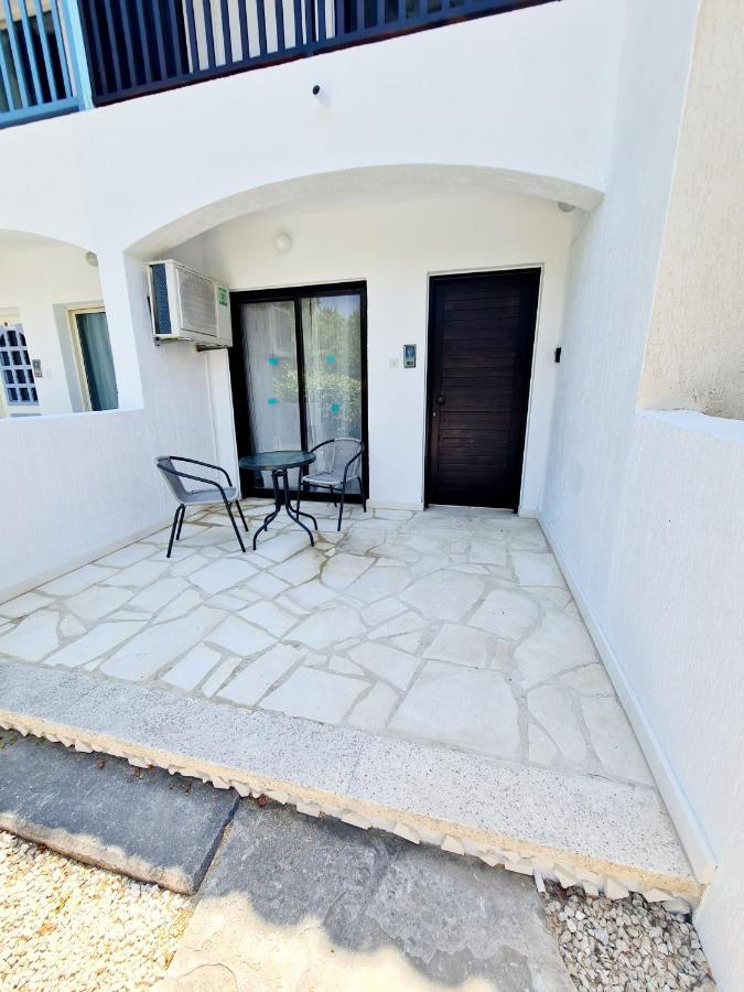 2 Bedroom Townhouse, Close To Paphos Harbour, Use Of Onsite Facilities Dış mekan fotoğraf