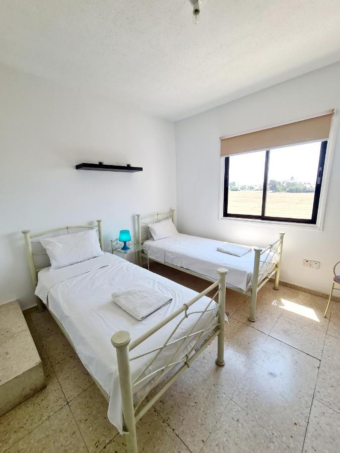 2 Bedroom Townhouse, Close To Paphos Harbour, Use Of Onsite Facilities Dış mekan fotoğraf