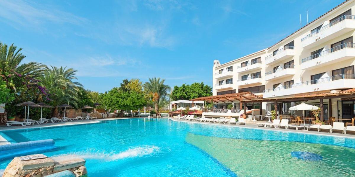 2 Bedroom Townhouse, Close To Paphos Harbour, Use Of Onsite Facilities Dış mekan fotoğraf